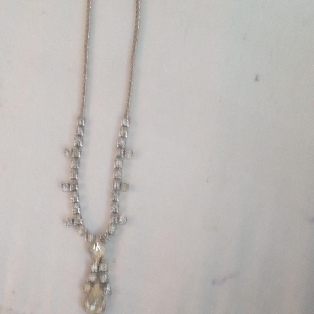 Dazzling Silver Necklace with Crystal Details
